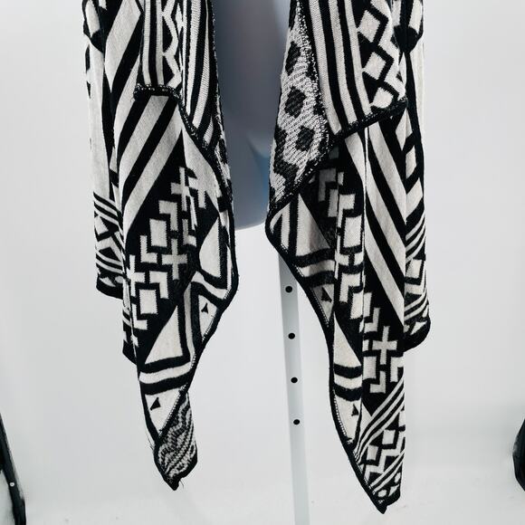 Questions Black White Aztec Sleeveless Open Front Hi Lo Hem Sweater Cardigan 1X - Picture 4 of 12